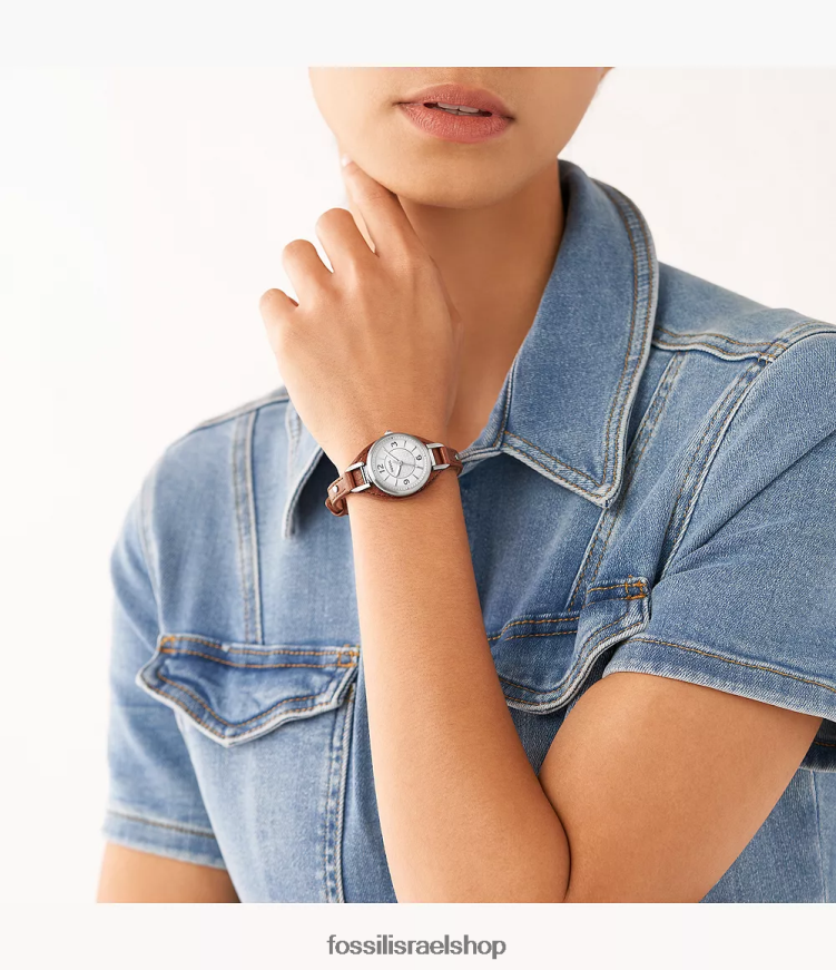 Fossil נשים שעון עור לייט-היד בעל שלוש ידיים של קארלי L8J0B6222 שעון חום